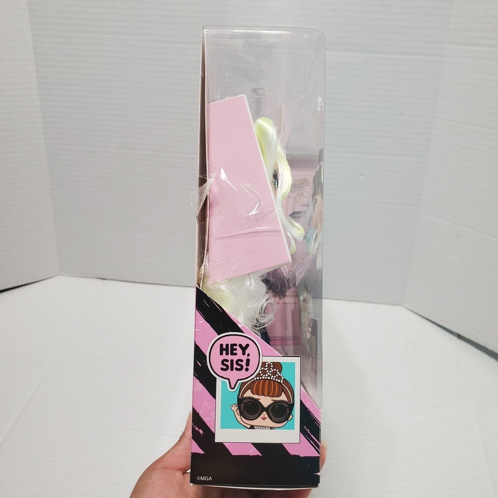 LOL Surprise Tweens Surprise Swap Billie Fashion Doll Bronze Blonde 20+ Surprise - Picture 5 of 8